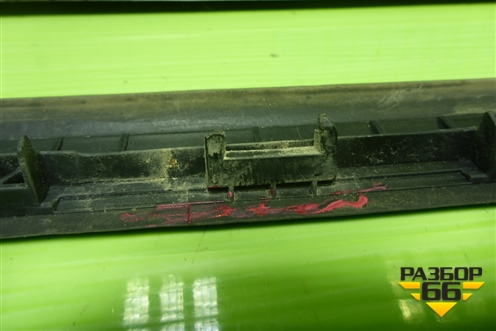 Молдинг лобового стекла левый (9670978080) для Peugeot 408 с 2012г