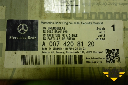 Колодки тормозные передние (новые) (A0074208120) для Mercedes Benz GL-Klass X166 с 2012г (ГЛ)