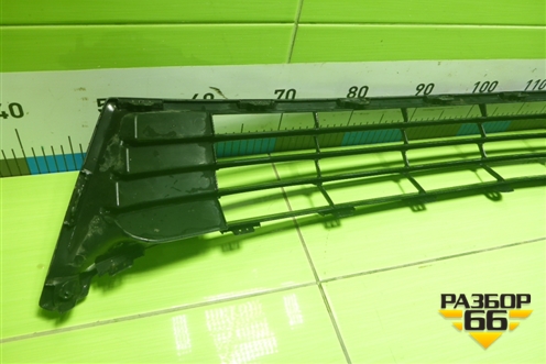 Решетка в передний бампер центральная (до 2016г) (5311202470) для Toyota Corolla (E18) с 2012-2019г (Королла 180)