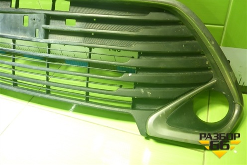 Решетка в передний бампер центральная (после 2014г) (5311233160) для Toyota Camry V50 с 2011-2018г (Камри)