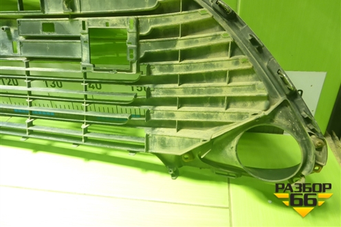 Решетка в передний бампер центральная (после 2014г) (5311233160) для Toyota Camry V50 с 2011-2018г (Камри)