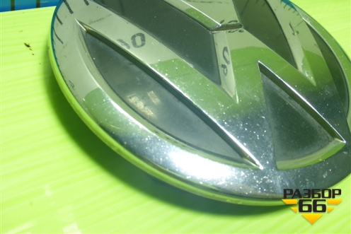 Эмблема (в решетку радиатора) (6С0853600) для Volkswagen Polo (седан) с 2010г (Поло)