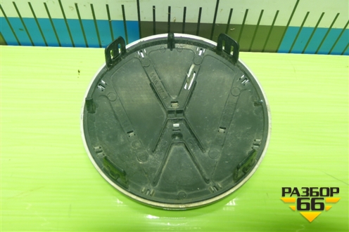 Эмблема (в решетку радиатора) (6С0853600) для Volkswagen Polo (седан) с 2010г (Поло)