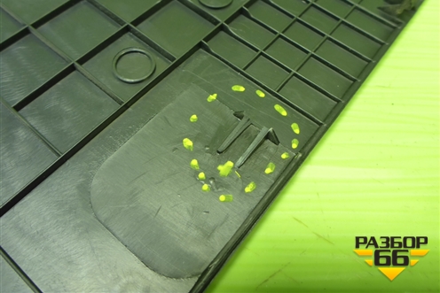 Накладка внутренняя (за задним сиденьем левая) (857224Y000) для Kia Rio с 2011-2016г (Рио 3)