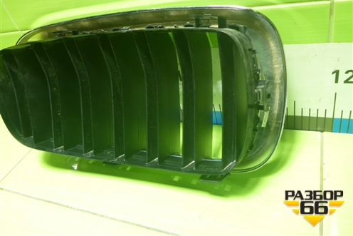 Решетка радиатора левая (7316075) для BMW X5 F15 с 2013г (Х5 Ф15)