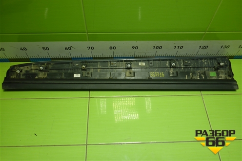 Накладка двери передней правой (8889688743) для Geely Monjaro с 2021г (Монджаро)