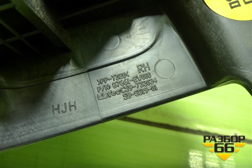 Накладка двери передней правой уголок (876612W000) для Hyundai Santa Fe с 2012-2018г (Санта Фе)