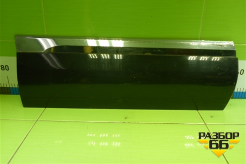 Накладка двери задней правой (7P6854950H) для Volkswagen Touareg с 2010-2018г (Туарег)