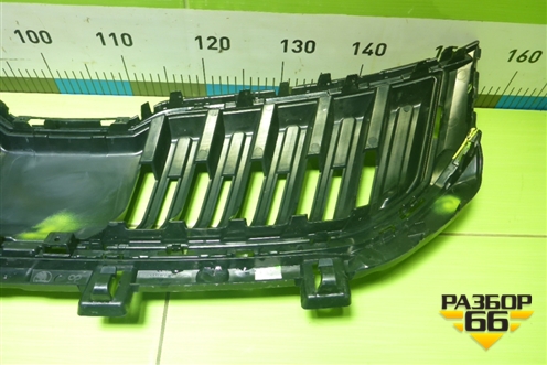 Решетка радиатора (57A853653B) для Skoda Karoq с 2017г (Карок)