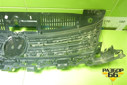 Решетка радиатора (5N0853653E) для Volkswagen Tiguan с 2007-2011г (Тигуан)