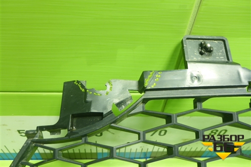 Решетка в передний бампер центральная (после 2021г) (8450090847) для VAZ Largus/Ларгус с 2012-2024г