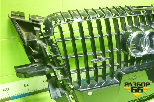 Решетка радиатора (после 2012г под парктроник правый руль) (8R0853651) для Audi Q5 c 2008-2017г (Ку 5)