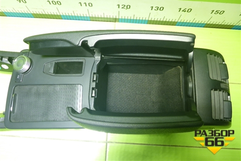 Подлокотник (правый руль) (A2046800150) для Mercedes Benz C-Klass W204 с 2007-2014г (Ц)