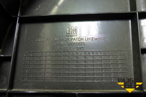 Накладка двери передней левой уголок (95015625) для Chevrolet Aveo (Т300) с 2011г (Авео Т300)