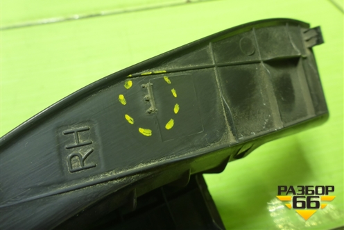 Накладка двери передней правой уголок (95015626) для Chevrolet Aveo (Т300) с 2011г (Авео Т300)