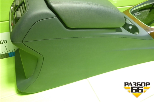 Подлокотник (правый руль) (8R0864981) для Audi Q5 c 2008-2017г (Ку 5)