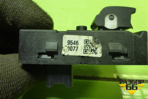 Кнопка стеклоподъёмника (задняя) (95460077) для Chevrolet Aveo (Т300) с 2011г (Авео Т300)