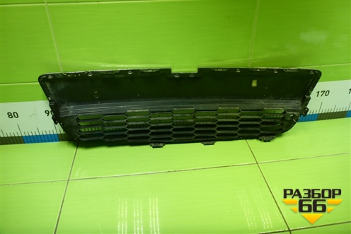 Решетка в передний бампер центральная (95415507) для Chevrolet Aveo (Т300) с 2011г (Авео Т300)