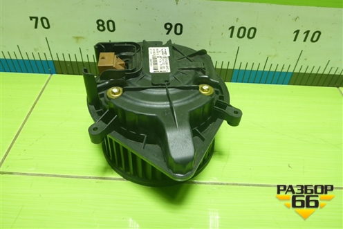 Моторчик отопителя (правый руль) (8E2820021E) для Audi A4 (В7) с 2004-2009г (А4)