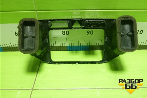 Рамка магнитолы (5M0858071K) для Volkswagen Tiguan с 2007-2011г (Тигуан)