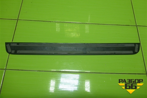 Накладка порога внутренняя переднего правого (в проём S-line 5ти дверный кузов) (8T8853374) для Audi A5/S5 с 2007-2016г (А5/С5)