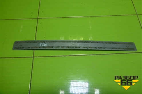 Накладка порога внутренняя переднего левого (в проём) (A2046800135) для Mercedes Benz C-Klass W204 с 2007-2014г (Ц)