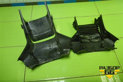 Кожух рулевой колонки  (810W46113) для Sitrak C7H (С7Н)