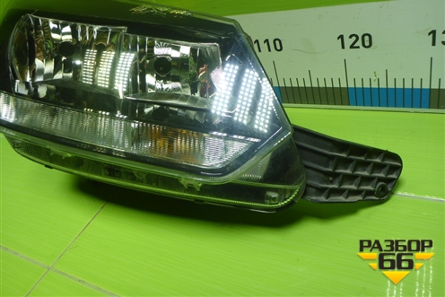 Фара правая (после 2014г галоген) (5L1941016D) для Skoda Yeti с 2009г (Етти)