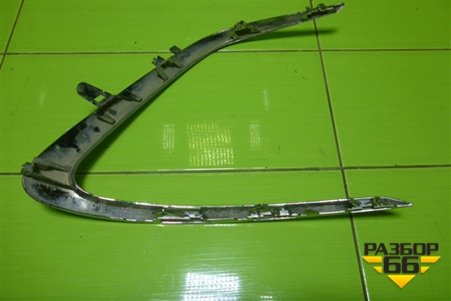 Накладка на решетку переднего бампера левая (5271306240) для Toyota Camry V70 с 2017г (Камри)