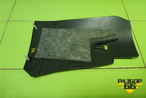 Накладка внутренняя (на консоль правая) (847952Y001) для Hyundai ix 35 с 2010г (Ай икс 35)