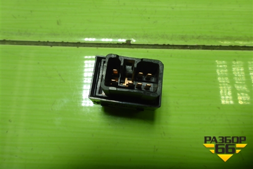 Кнопка стеклоподъёмника (передняя правая) для Hyundai ix 35 с 2010г (Ай икс 35)