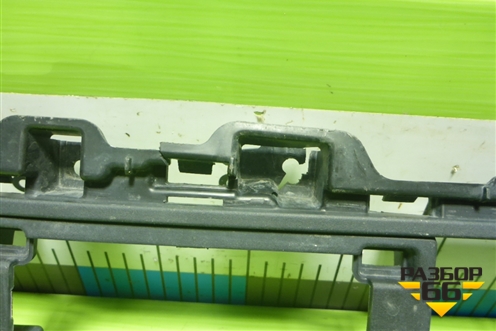 Решетка в передний бампер центральная (602003019AA) для Jaecoo J8 c 2024г (Джей8)