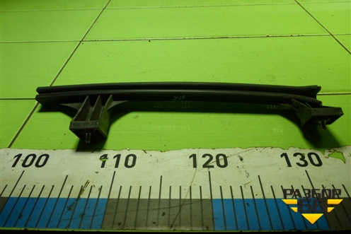 Направляющая стекла передней правой двери (825602S000) для Hyundai ix 35 с 2010г (Ай икс 35)