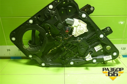 Стеклоподъёмник электрический задний правый (7P6839756A) для Volkswagen Touareg с 2010-2018г (Туарег)