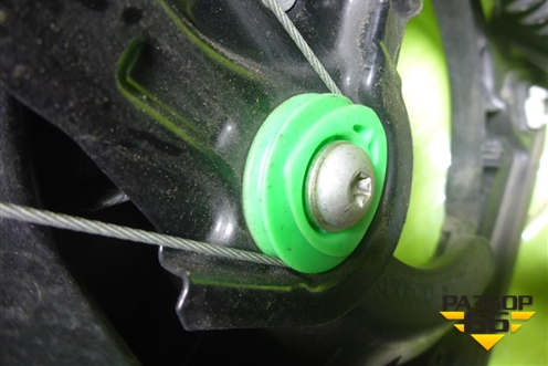 Стеклоподъёмник электрический задний правый (7P6839756A) для Volkswagen Touareg с 2010-2018г (Туарег)