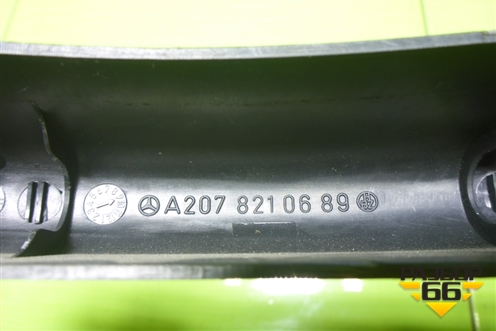 Накладка внутренняя (петли крышки багажника правая) (A2078210689) для Mercedes Benz E-Klass C207 (купе) с 2009г (Е Купе)