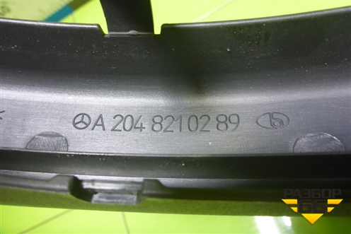 Накладка внутренняя (петли крышки багажника правая) (A2048210289) для Mercedes Benz C-Klass W204 с 2007-2014г (Ц)