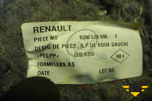 Обшивка багажника левая (седан) (8200128696) для Renault Megane 2 с 2002-2009г (Меган)