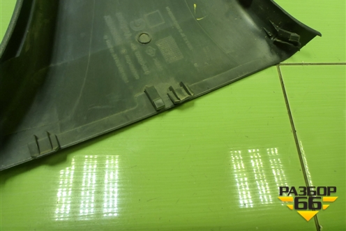 Обшивка стойки центральная нижняя левая (8200034955) для Renault Megane 2 с 2002-2009г (Меган)