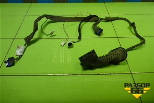 Проводка двери задней правой (8200217370) для Renault Megane 2 с 2002-2009г (Меган)