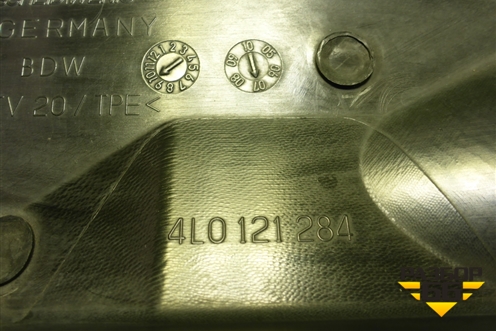 Дефлектор радиатора правый (4L0121284) для Audi Q7 c 2005-2015г (Ку 7)