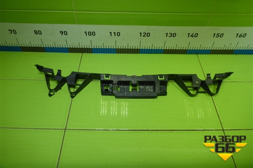 Кронштейн заднего бампера центральный (8200146040) для Renault Megane 2 с 2002-2009г (Меган)