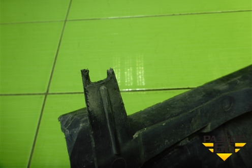 Дефлектор радиатора левый (8200158150) для Renault Megane 2 с 2002-2009г (Меган)