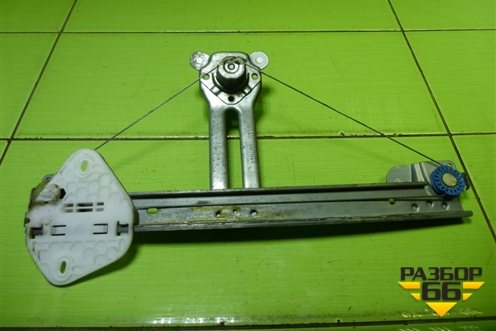 Стеклоподъёмник механический задний левый для Renault Logan с 2004-2015г (Логан)