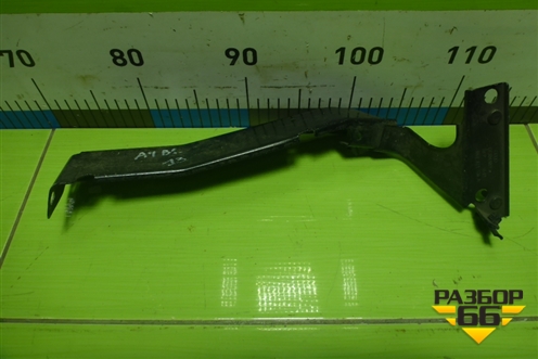 Кронштейн переднего крыла правый нижний (8K0821136A) для Audi A4 (В8) с 2007-2015г (А4)