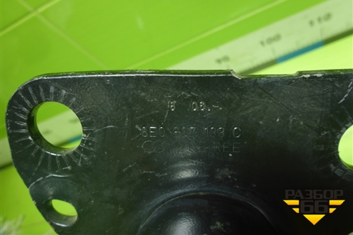 Кронштейн усилителя переднего бампера левый (8E0807133C) для Audi A4 (В7) с 2004-2009г (А4)