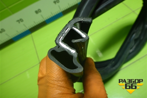 Уплотнитель двери передней левой (A2076920376) для Mercedes Benz E-Klass C207 (купе) с 2009г (Е Купе)