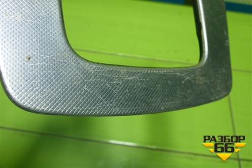 Накладка внутренняя (на кулису) (8E0864261) для Audi A4 (В7) с 2004-2009г (А4)