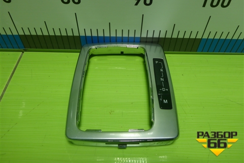 Накладка внутренняя (на кулису) (A2072670188) для Mercedes Benz E-Klass C207 (купе) с 2009г (Е Купе)