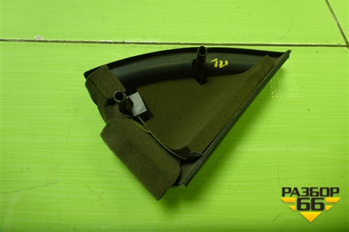 Накладка двери передней левой уголок (8200079928) для Renault Megane 2 с 2002-2009г (Меган)